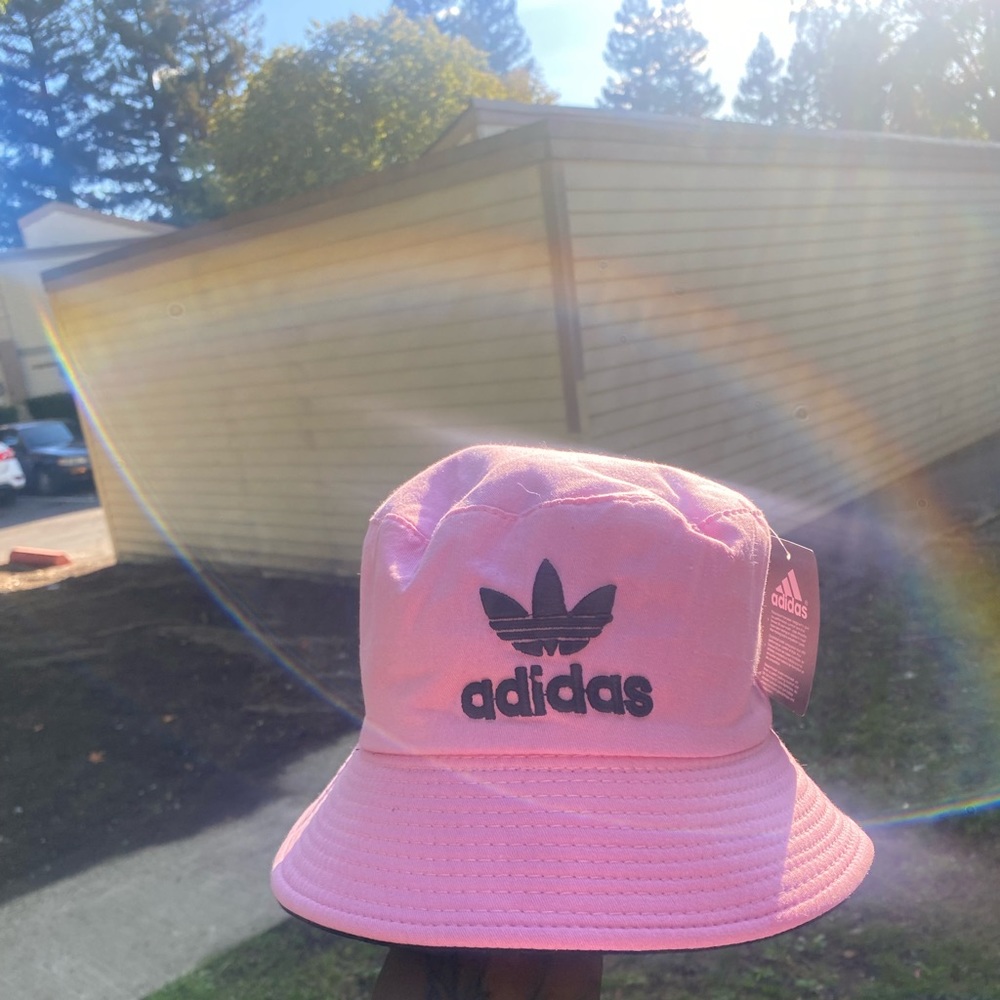pink/black bucket hat